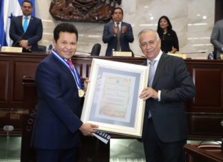 Congreso Nacional condecora al Pastor evangélico Guillermo Maldonado por su trayectoria espiritual