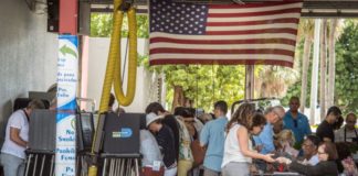 El coronavirus ahuyenta a los electores en el sur de Florida