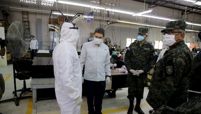Industria Militar fabrica 3.000 mascarillas diarias para hospitales y centros de salud ante emergencia por COVID-19
