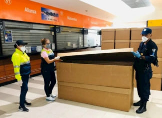 Unos 4.000 ataúdes de cartón para Guayaquil donde siguen recogiendo cadáveres