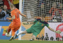 Casillas: «Mi mejor parada se la hice a Robben en la final del Mundial»