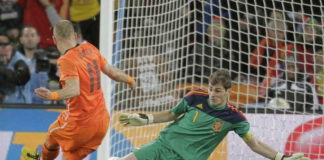 Casillas: «Mi mejor parada se la hice a Robben en la final del Mundial»