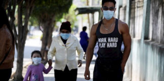 Guatemala apura construcción de hospitales de campaña para enfrentar COVID-19