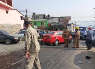 Imprudente del volante deja daños materiales y una persona herida en colonia capitalina