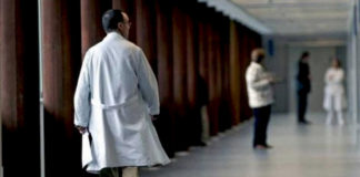 México contrata a 300 médicos y enfermeras en dos días por el COVID-19