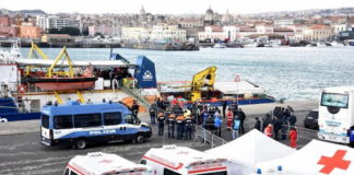 ONG piden a Italia reabrir sus puertos y no usar la crisis del coronavirus