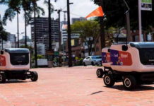 Robots entregan domicilios en Medellín durante la cuarentena por COVID-19