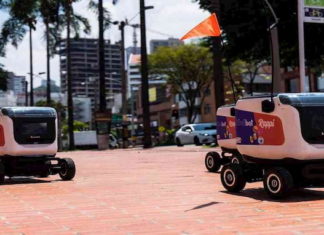 Robots entregan domicilios en Medellín durante la cuarentena por COVID-19