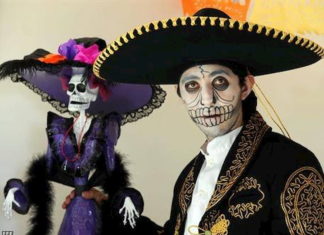 Los mexicanos no se olvidan de adorar a la Santa Muerte ni por el coronavirus