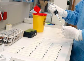 Prueba inicial de un posible medicamento contra el coronavirus tiene éxito