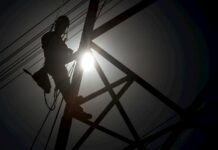 Pandemia frena comercio y tumba precios de la electricidad en Centroamérica