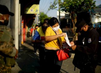 El Salvador tiene cerca de 10.000 casos de COVID y alerta de muertes en casa