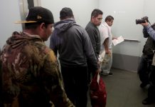 México deporta a 42 migrantes hondureños que harán cuarentena por COVID-19