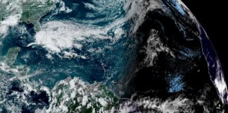 Isaías volverá a ser huracán antes de llegar hoy a las Carolinas en EE.UU.