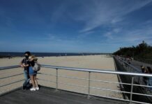 EE. UU. reduce muertes diarias pero siguen creciendo contagios por coronavirus