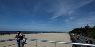 EE. UU. reduce muertes diarias pero siguen creciendo contagios por coronavirus