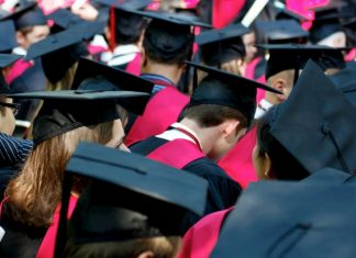 Obama, Lady Gaga y BTS participarán en la graduación virtual de YouTube