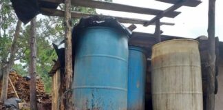 Desarticulan laboratorio clandestino de aguardiente en Santa Elena, La Paz