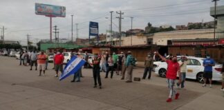 Taxistas vuelven a las calles por segundo día consecutivo para exigir bono compensatorio