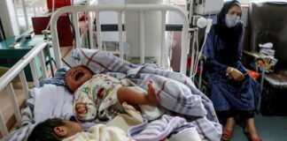 Una mujer da a luz durante un ataque sangriento a una maternidad en Afganistán