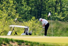 Trump vuelve a jugar golf en uno de sus clubes tras pausa por la pandemia