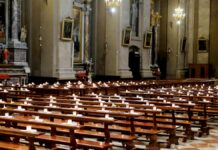 Las iglesias reabren en Grecia con distanciamiento pero comulgando de cuchara