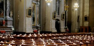 Iglesias ofrecen alivio espiritual y también ahora tests de COVID-19 en EE. UU.