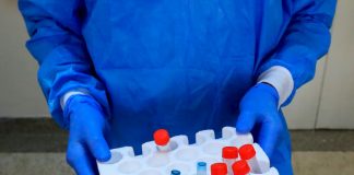 EE. UU. pisa el acelerador de la reapertura entre esperanzas de lograr vacuna