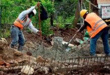 Erick pega ladrillos, mujeres en salón de belleza y que «muera quien quiera»