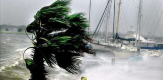 Arthur llega con fuertes lluvias y vientos a Carolina del Norte