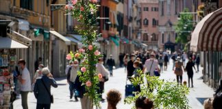 Italia comienza con cautela la fase de «convivencia con el virus»