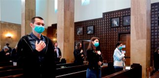 Misas con desinfectante y sin agua bendita en Croacia tras un mes de encierro