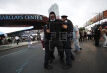 El alcalde de Nueva York justifica las protestas, pero condena la violencia