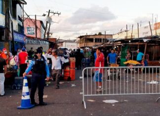 Al menos 200 vendedores realizan protestas en el mercado Zonal Belen