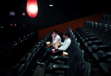 Francia reabre sus cines y permite el deporte de equipo a partir del lunes