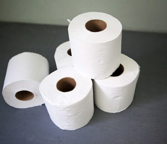 El sentimiento de amenaza ante la covid-19 llevó a almacenar papel higiénico