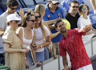 Mucha motivación y pocas mascarillas en el duelo de estrellas de Djokovic