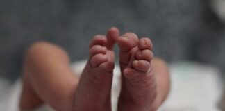 Un bebé muerto al nacer en Francia, positivo por covid como su madre