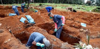 Los muertos por COVID-19 en todo el mundo superan la barrera de los 560.000