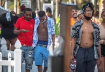 EE. UU. rompe su récord diario de contagios con 45.330 y roza los 2,5 millones