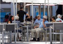 España recupera la «normalidad» atenta a posibles rebrotes de COVID-19