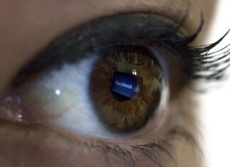 Facebook retira un anuncio de Trump por contener un símbolo que usaron los nazis