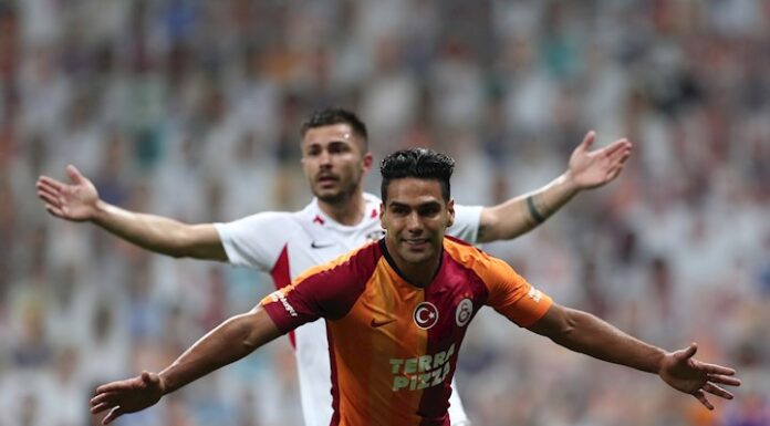 Falcao destaca y vuelve al gol con el Galatasaray pero sale con una molestia