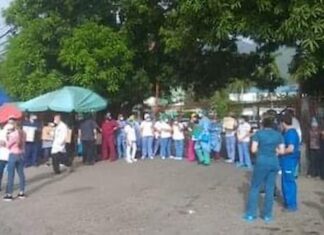 Médicos realizan plantón exigiendo material de bioseguridad