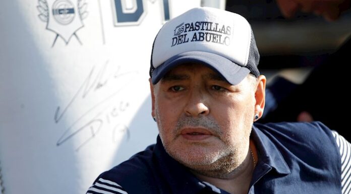 Maradona seguirá como entrenador de Gimnasia hasta 2021, según su agente