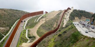 Muere migrante mexicano al caer del muro fronterizo en Texas