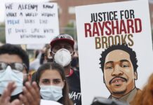 Familia de afroamericano asesinado en EE. UU. pide cambio en la policía