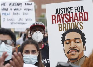 Familia de afroamericano asesinado en EE. UU. pide cambio en la policía