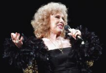 Con flores y gran cariño los cubanos despiden a su querida diva Rosita Fornés