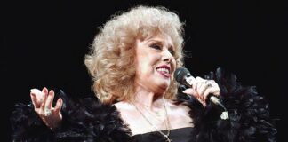 Con flores y gran cariño los cubanos despiden a su querida diva Rosita Fornés